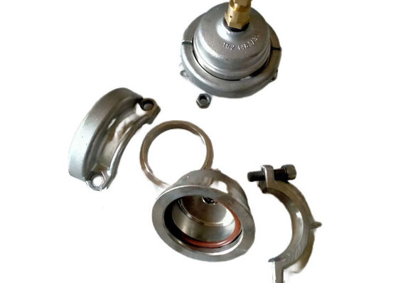 Embouts de tuyau en plastique conçus pour les oléoducs et gazoducs, dotés d'une fermeture d'extrémité de tuyau synthétique pour plus de durabilité.